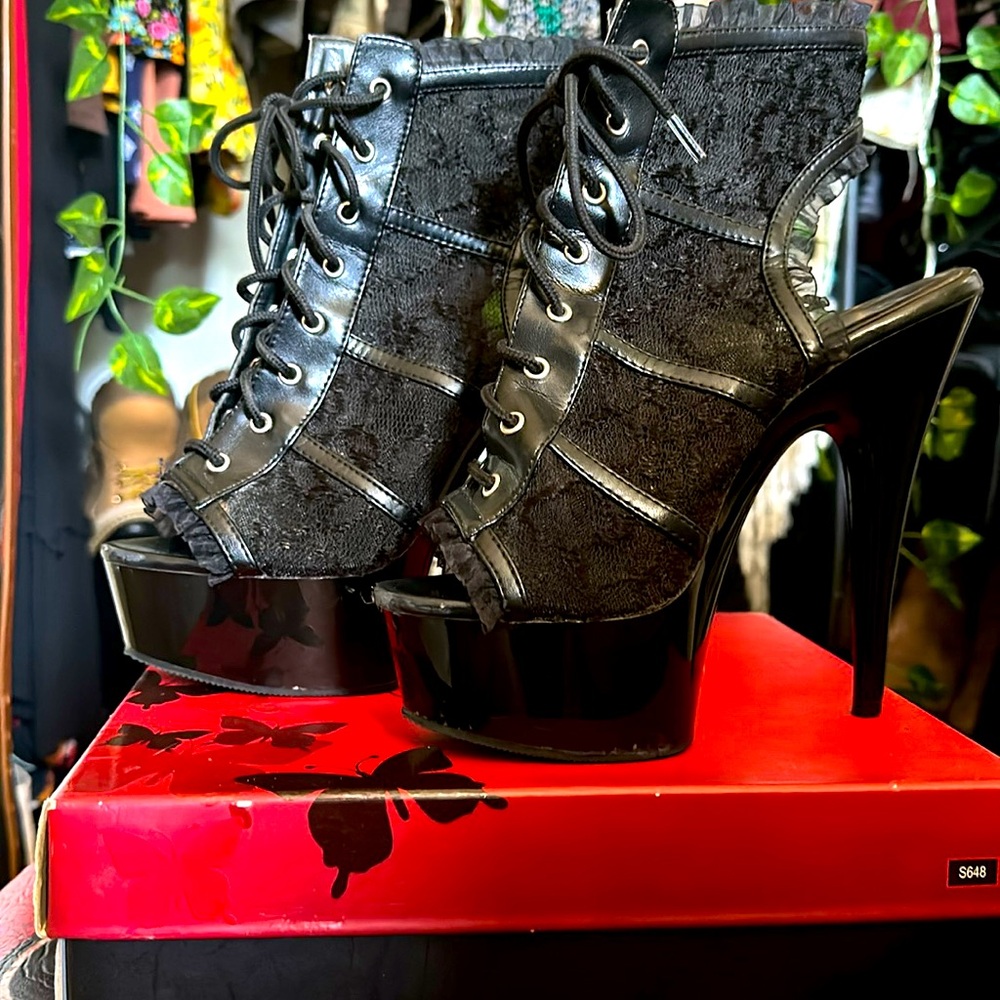 Pleasure Man Made Materials Black Mesh-Lace sizes US7M, EU37, CM24.5.. Confident